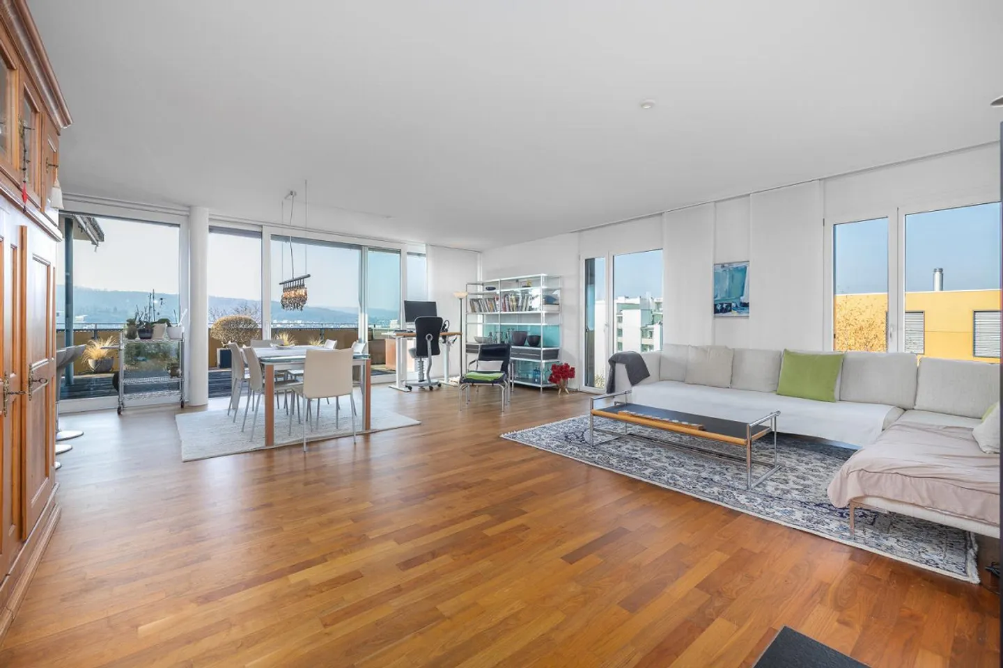 Appartamento attico luminoso con due terrazze - Foto 2 di 10