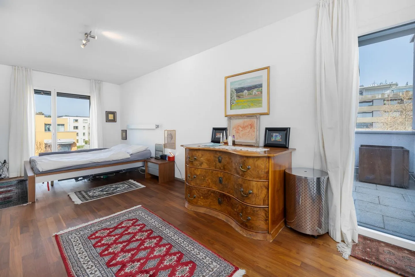 Appartamento attico luminoso con due terrazze - Foto 5 di 10