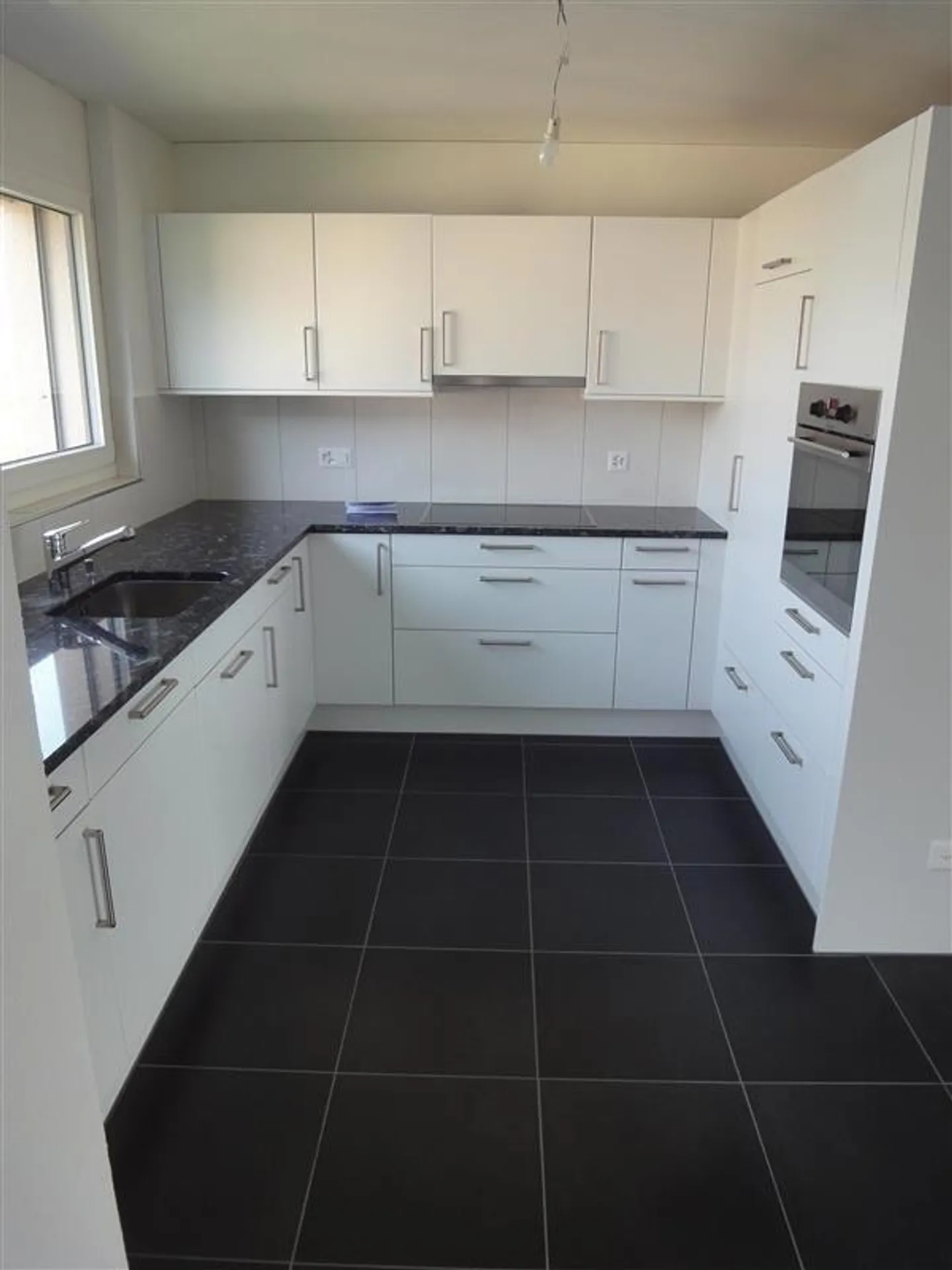 Appartement moderne de 3,5 pièces à louer dans un emplacement ensoleillé ! - Photo 5 sur 9