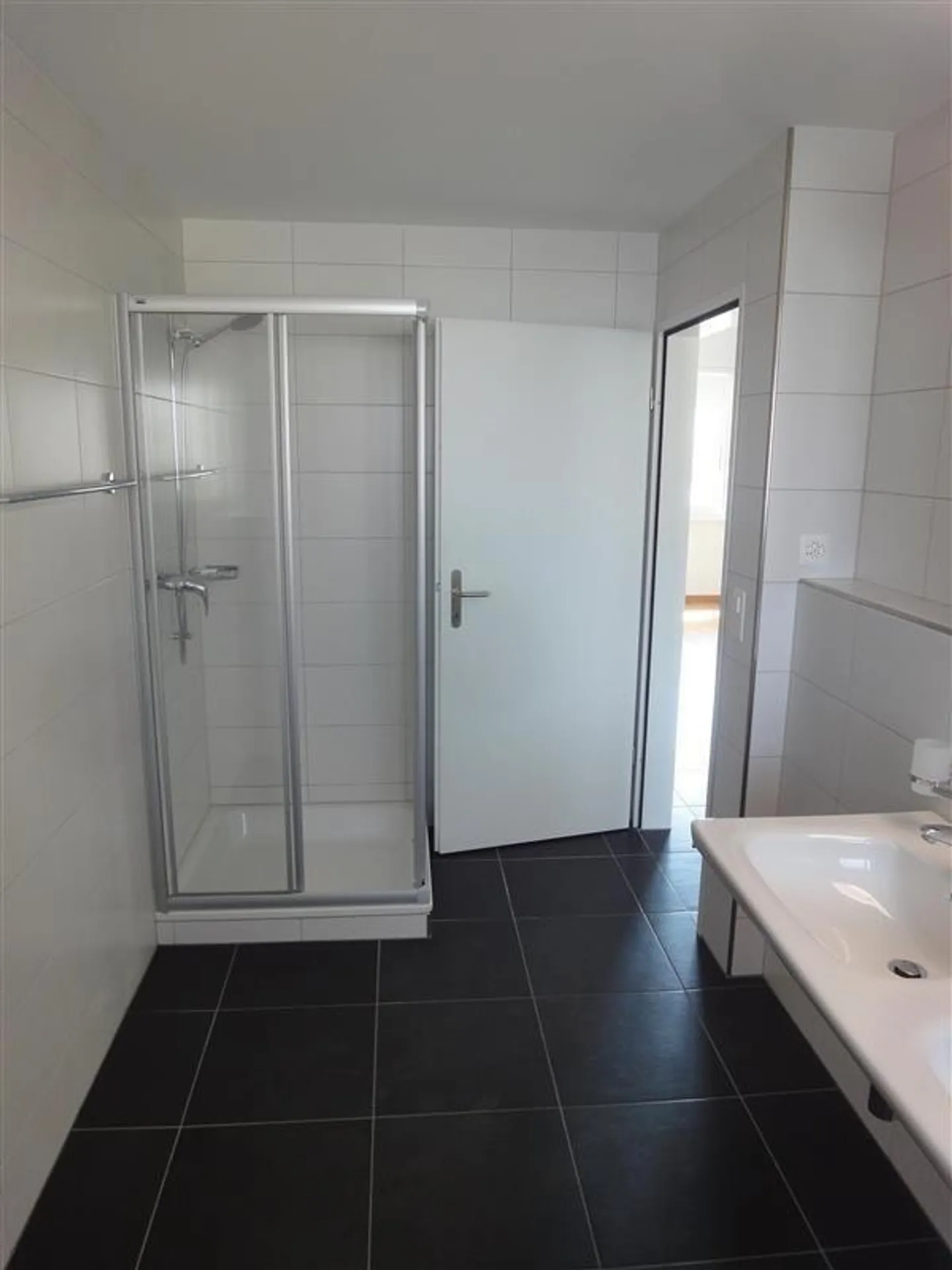 Appartement moderne de 3,5 pièces à louer dans un emplacement ensoleillé ! - Photo 8 sur 9