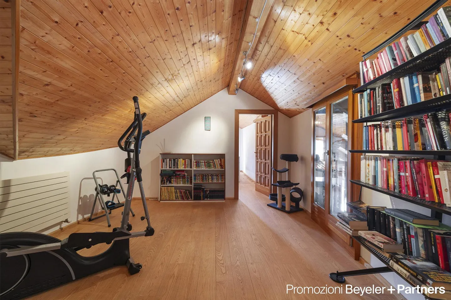 Style and comfort - 5 rooms with two terraces, residence second - Photo 12 of 15