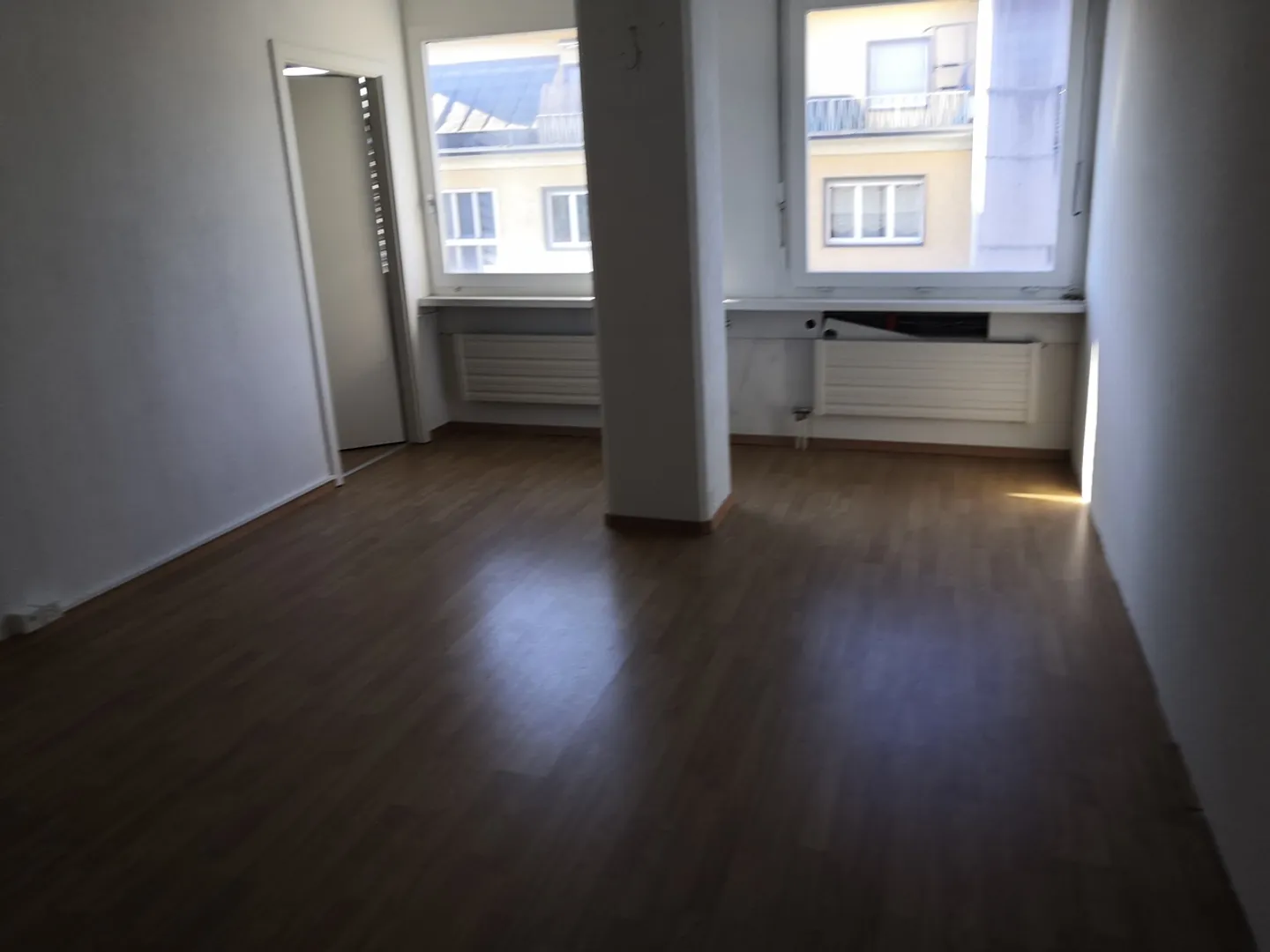 Arsenaux 9, bureaux et espaces administratifs - Photo 6 sur 8