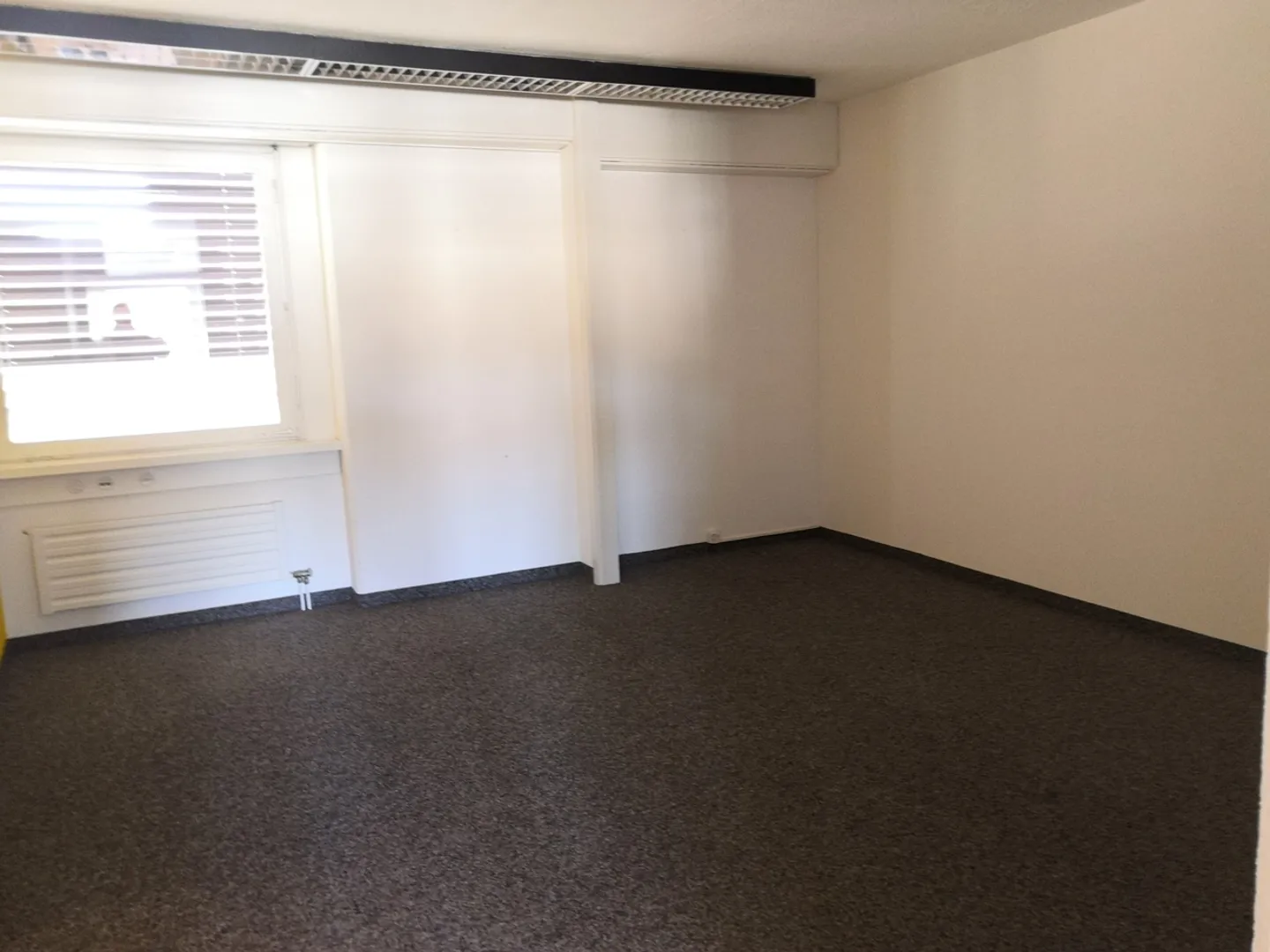 Arsenaux 9, bureaux et espaces administratifs - Photo 4 sur 8