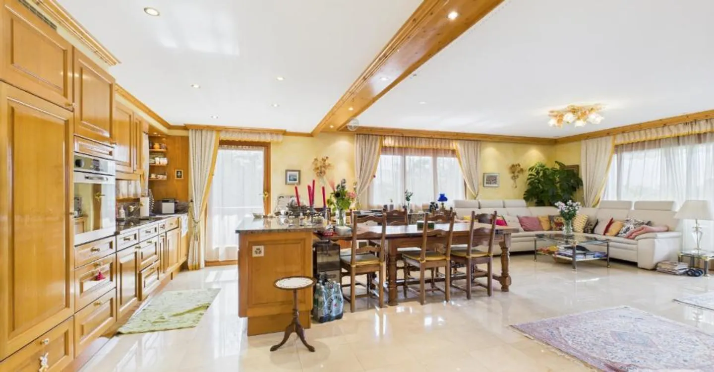 Appartement Charmant avec Vue Alpestre - Photo 3 sur 10