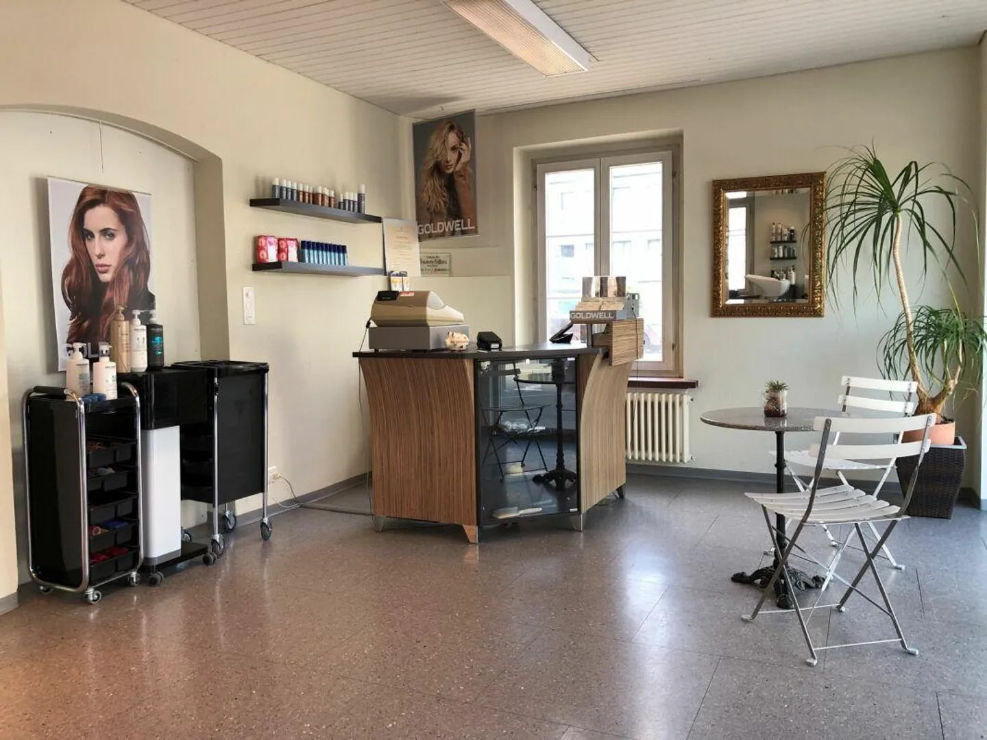 Charmantes Coiffeurlokal in Root - Foto 2 von 8