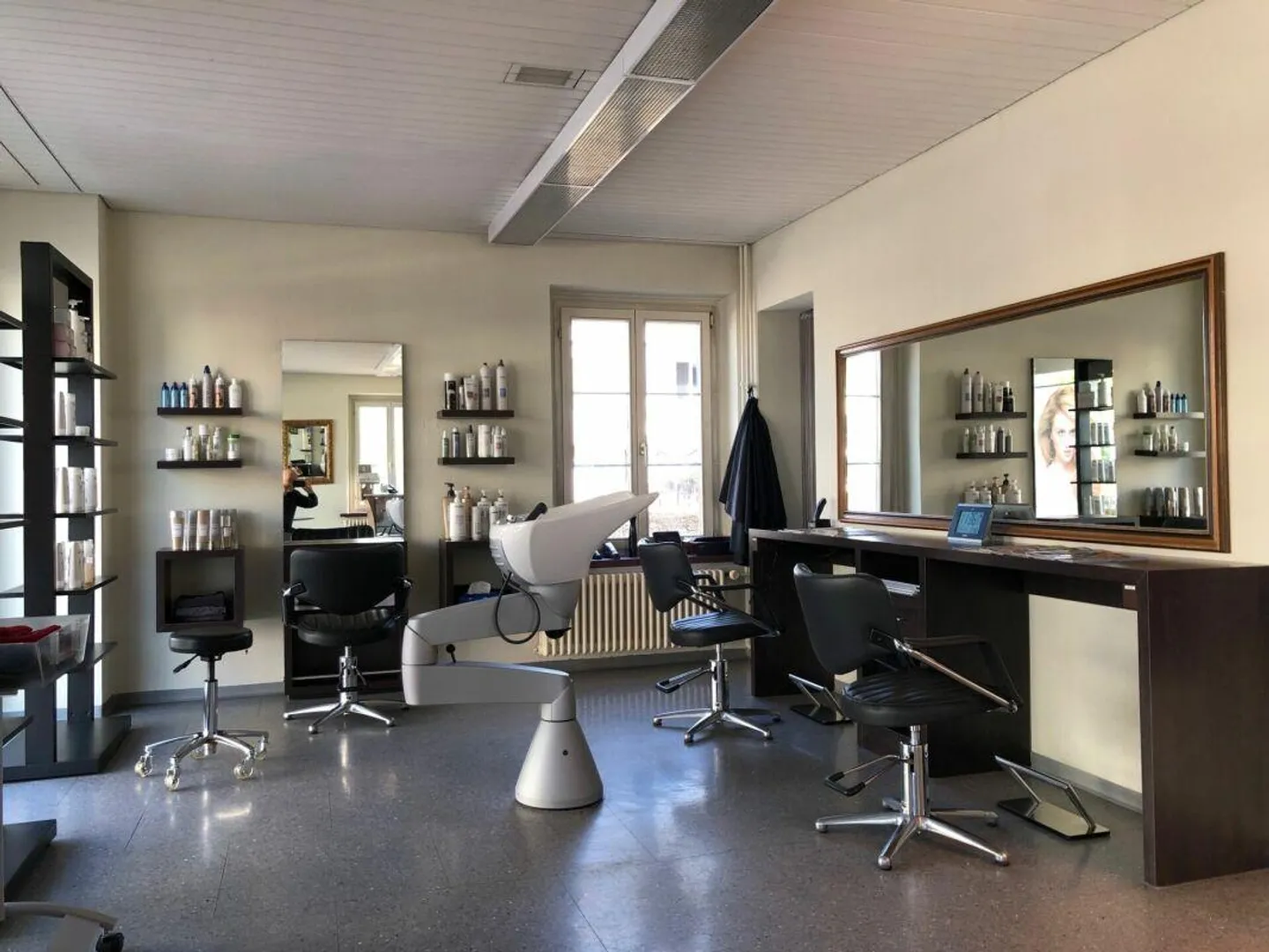 Charmantes Coiffeurlokal in Root - Foto 3 von 8