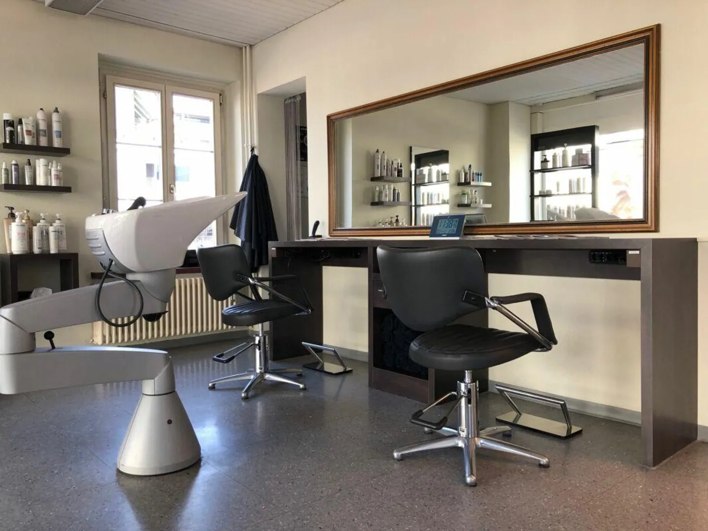 Charmantes Coiffeurlokal in Root - Foto 4 von 8