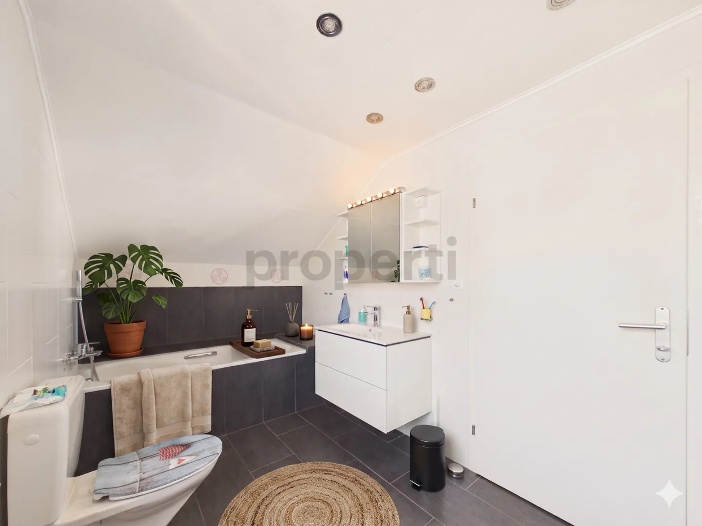 Quiet Family Paradise in Au SG - 7.5-Room Single-Family House with Garden & Plenty of Space - Photo 12 of 13