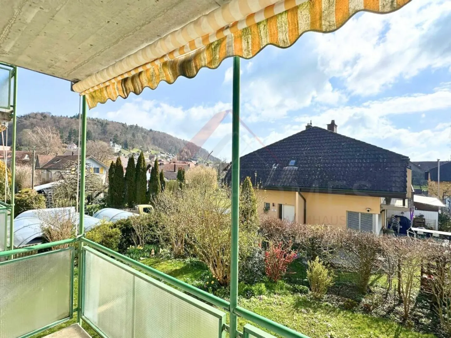 Attractive 2-room apartment with balcony in a quiet residential area in Dotzigen - Photo 1 of 8