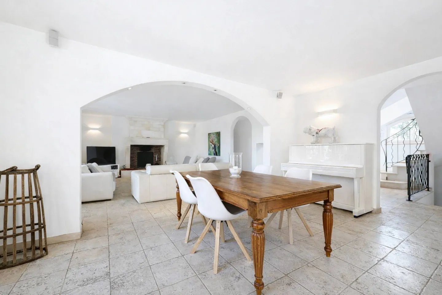 Magnificent individual villa in southern style with swimming pool - Photo 4 of 13