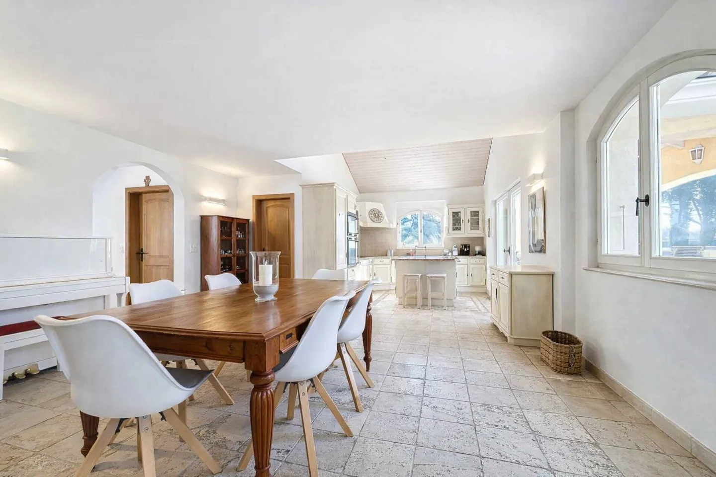 Magnificent individual villa in southern style with swimming pool - Photo 5 of 13