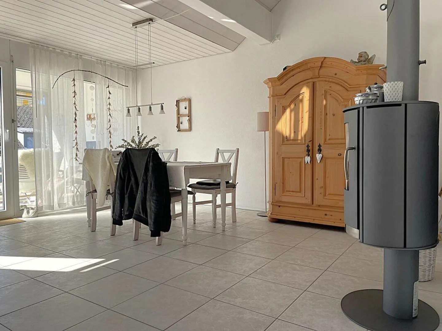 Attractive and well-maintained penthouse apartment with gallery - Photo 5 of 10