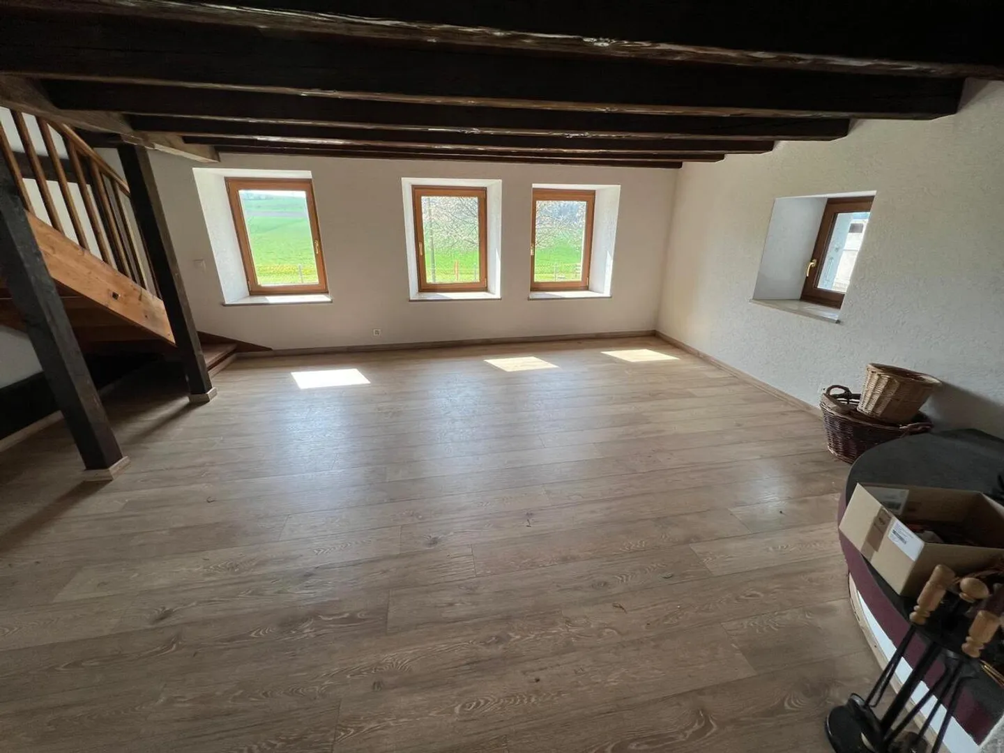 Superb detached property with large plot - Photo 3 of 13