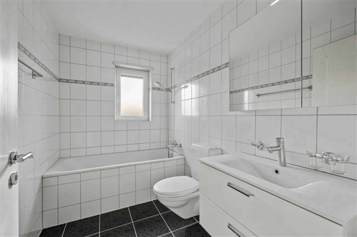 3.5-Room Garden Apartment with Winter Garden in Lostorf for Sale - Photo 13 of 13