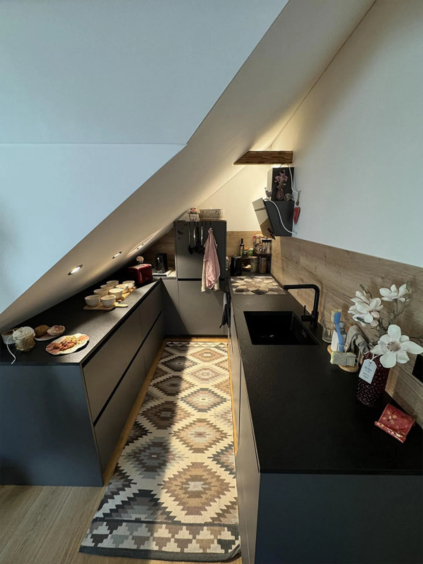 Charmante, appartement fraîchement rénové dans le vert - Photo 16 sur 18