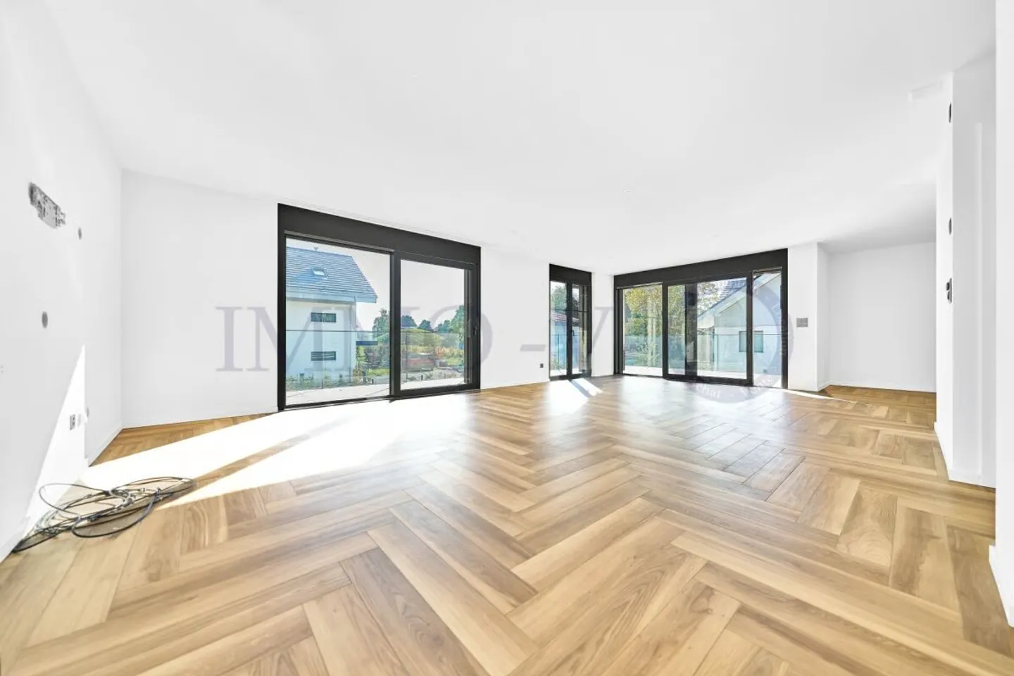HIGH STANDING DUPLEX WITH BALCONY-TERRACE - Photo 4 of 11
