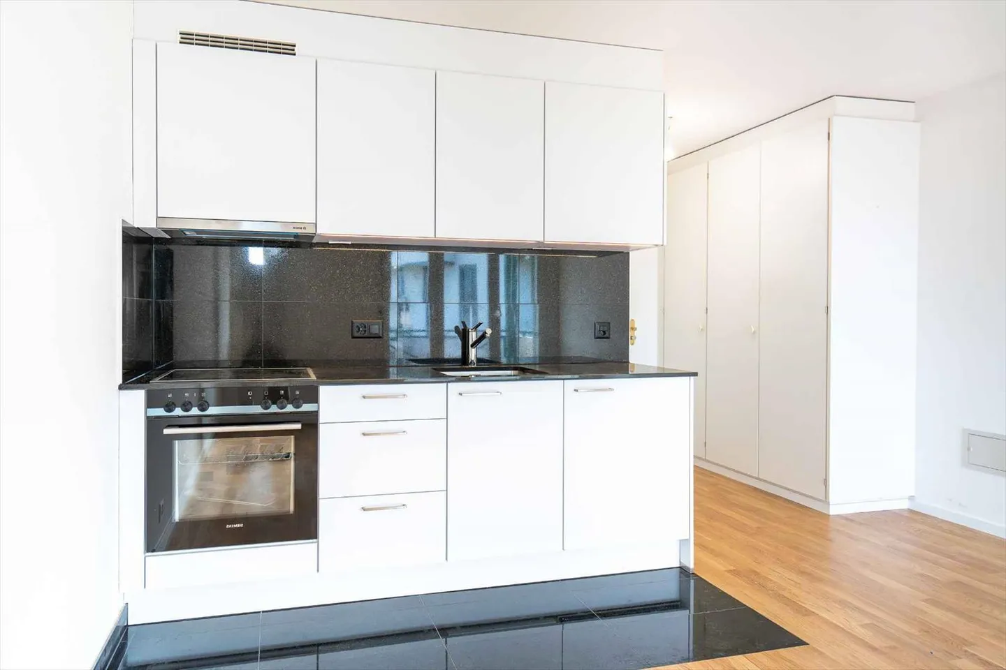 Beautiful studio just two steps from EPFL - Photo 3 of 6