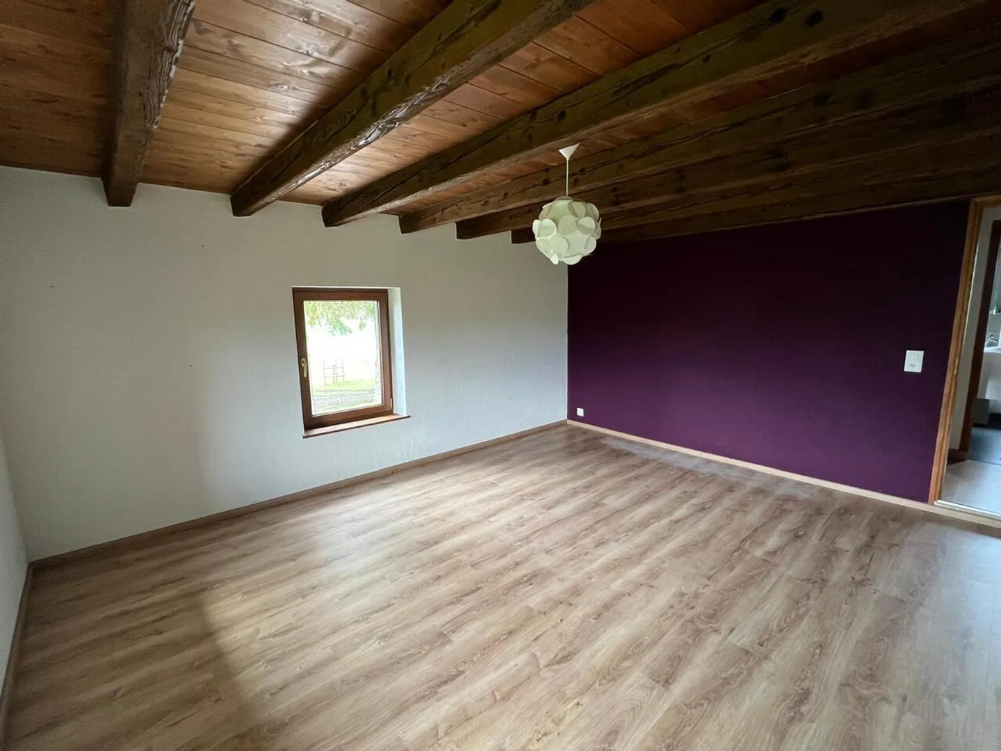 Superb detached property with large plot - Photo 6 of 13