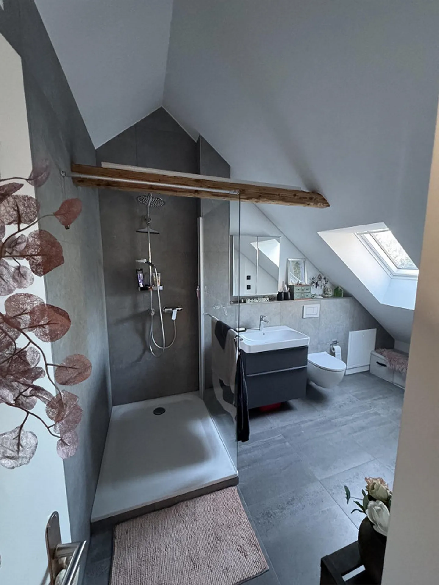 Charmante, appartement fraîchement rénové dans le vert - Photo 15 sur 18