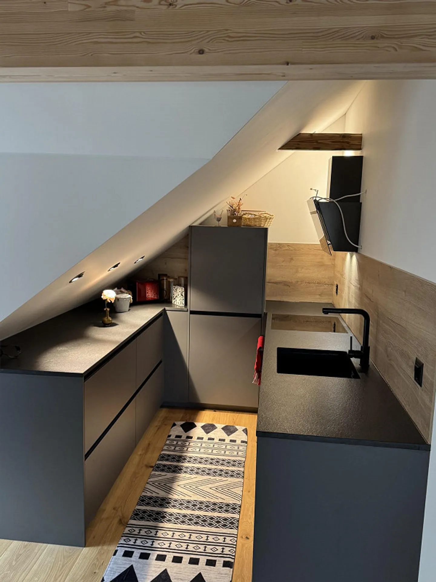 Charmante, appartement fraîchement rénové dans le vert - Photo 17 sur 18