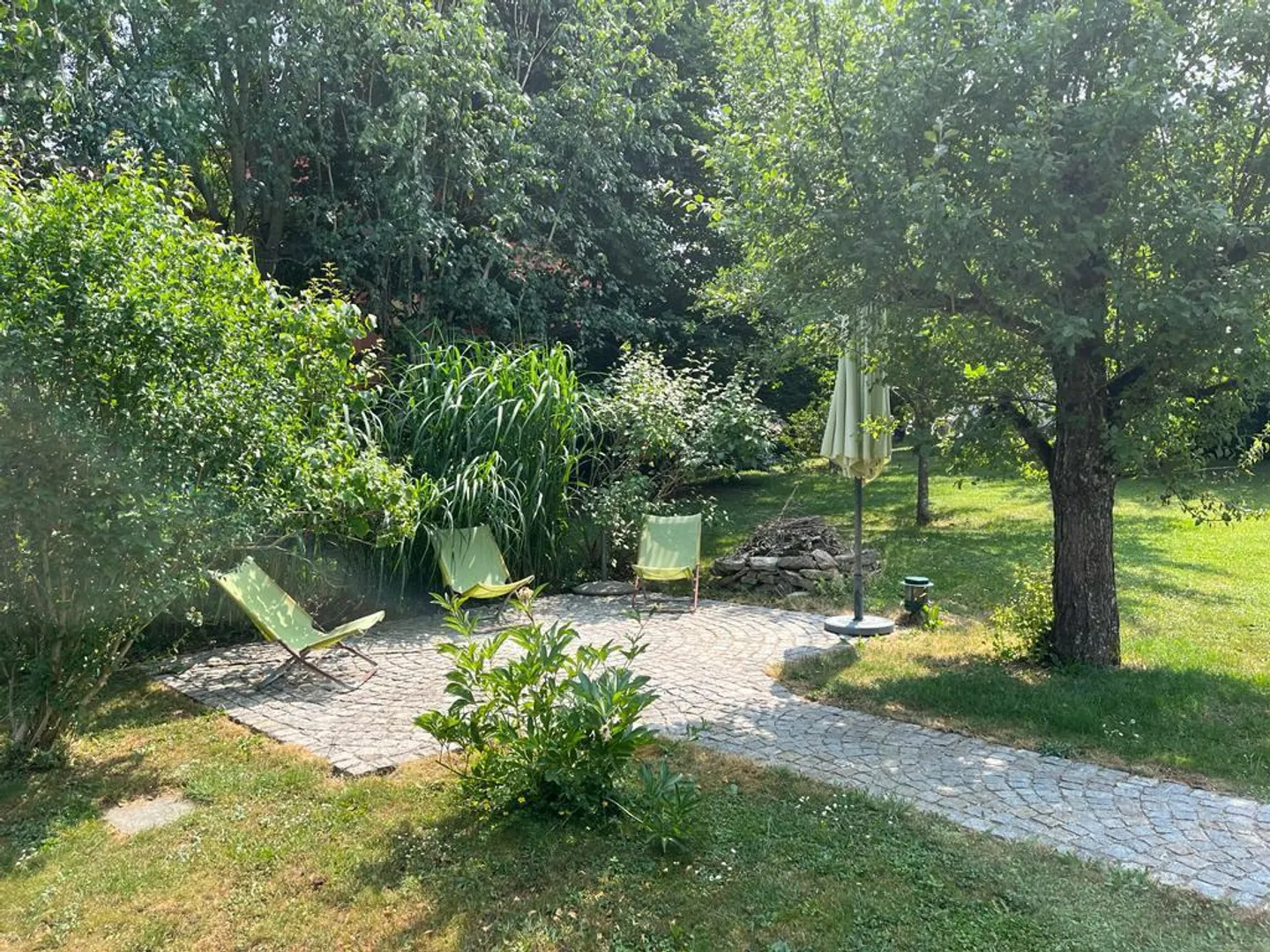 Ein Garten, der vor neugierigen Blicken geschützt ist, und ein modulares Interieur - Foto 4 von 12