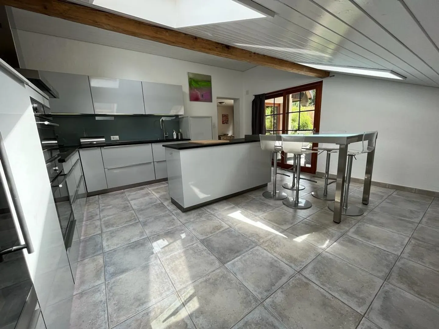 Ein Garten, der vor neugierigen Blicken geschützt ist, und ein modulares Interieur - Foto 5 von 12