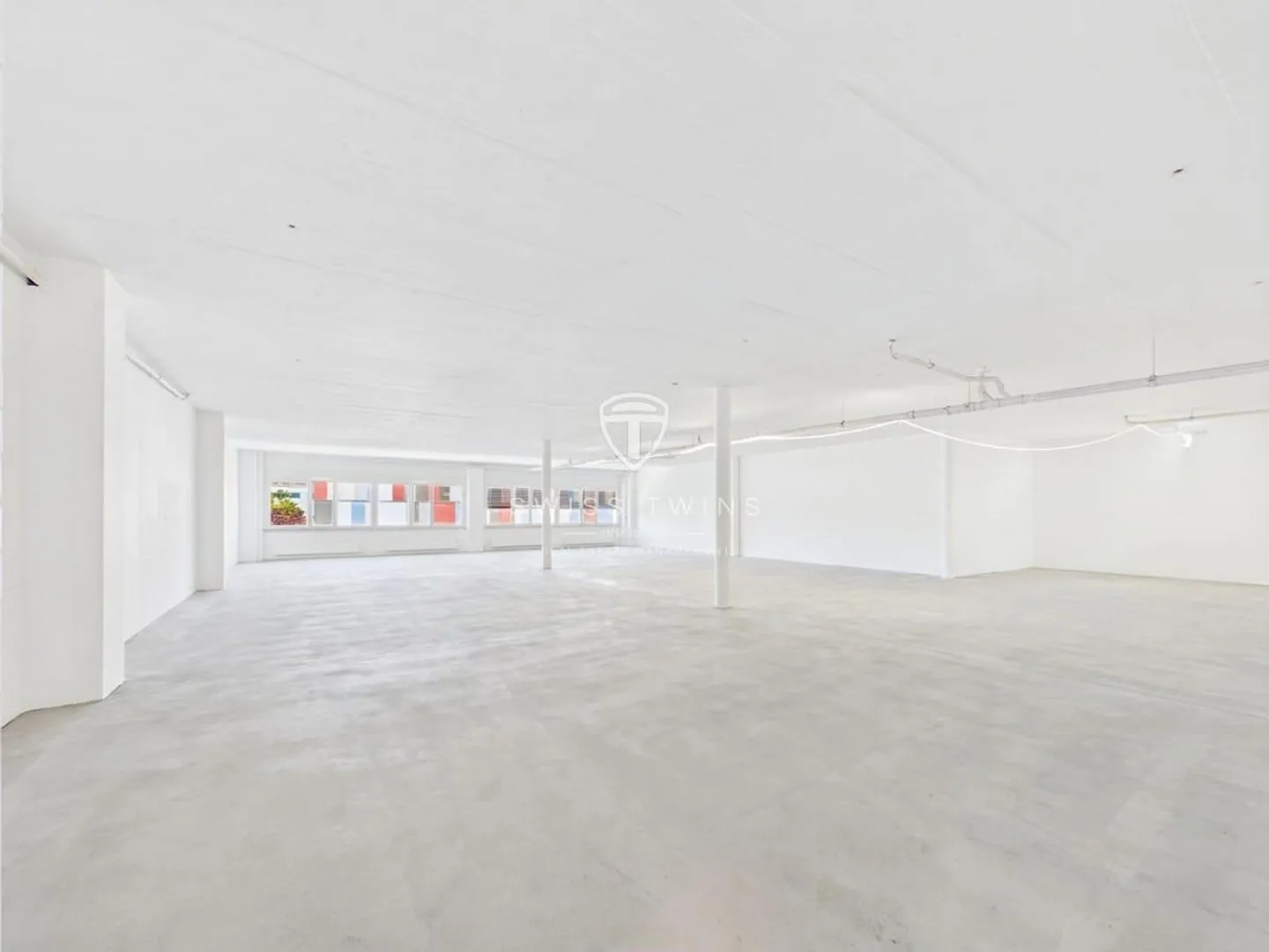 Bright commercial space 400 m² in Dietikon - flexible rental - Photo 1 of 13
