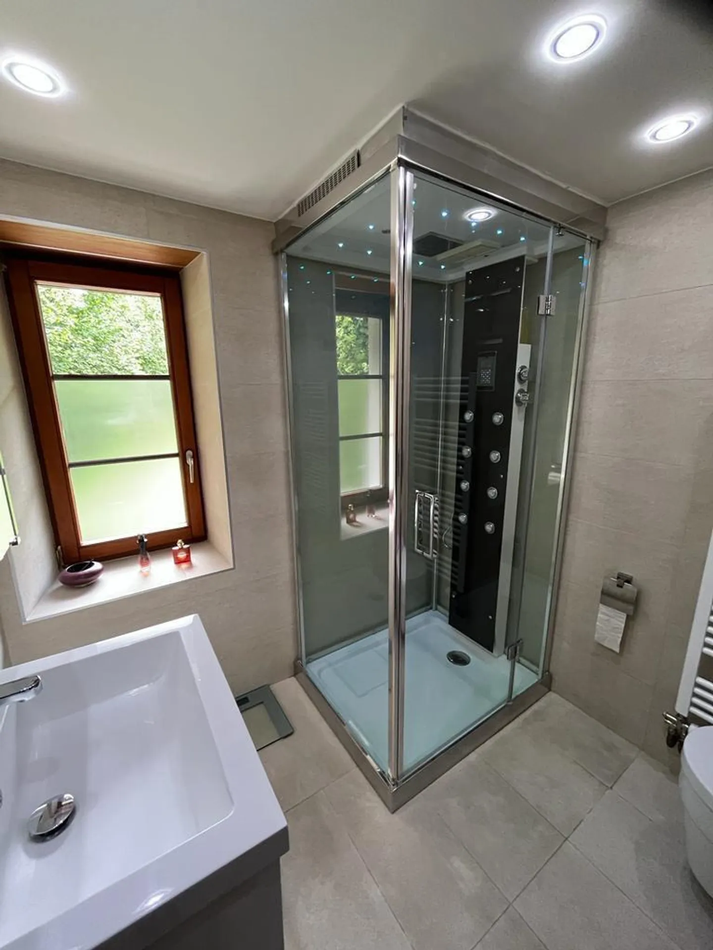 Ein Garten, der vor neugierigen Blicken geschützt ist, und ein modulares Interieur - Foto 12 von 12