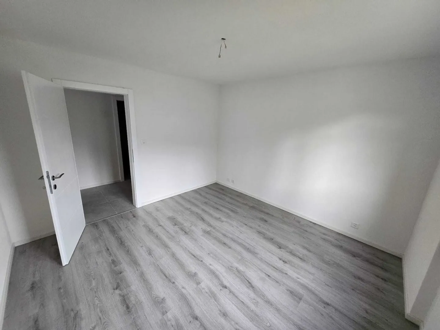 Schönes renoviertes 4,5-Zimmer-Apartment - Foto 3 von 8