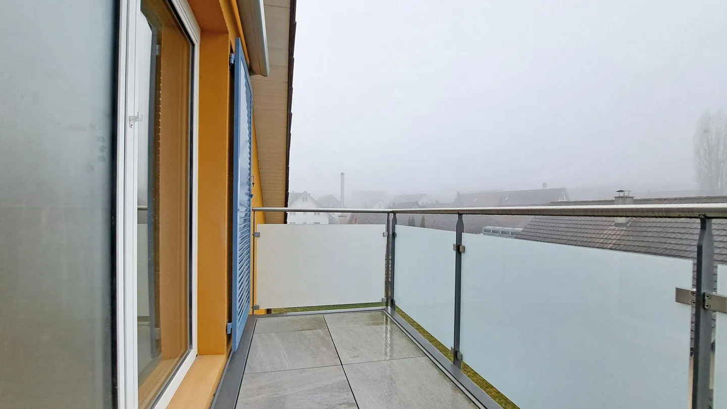 Appartement sous les combles de 3,5 pièces avec tour de lavage privé - Photo 5 sur 13