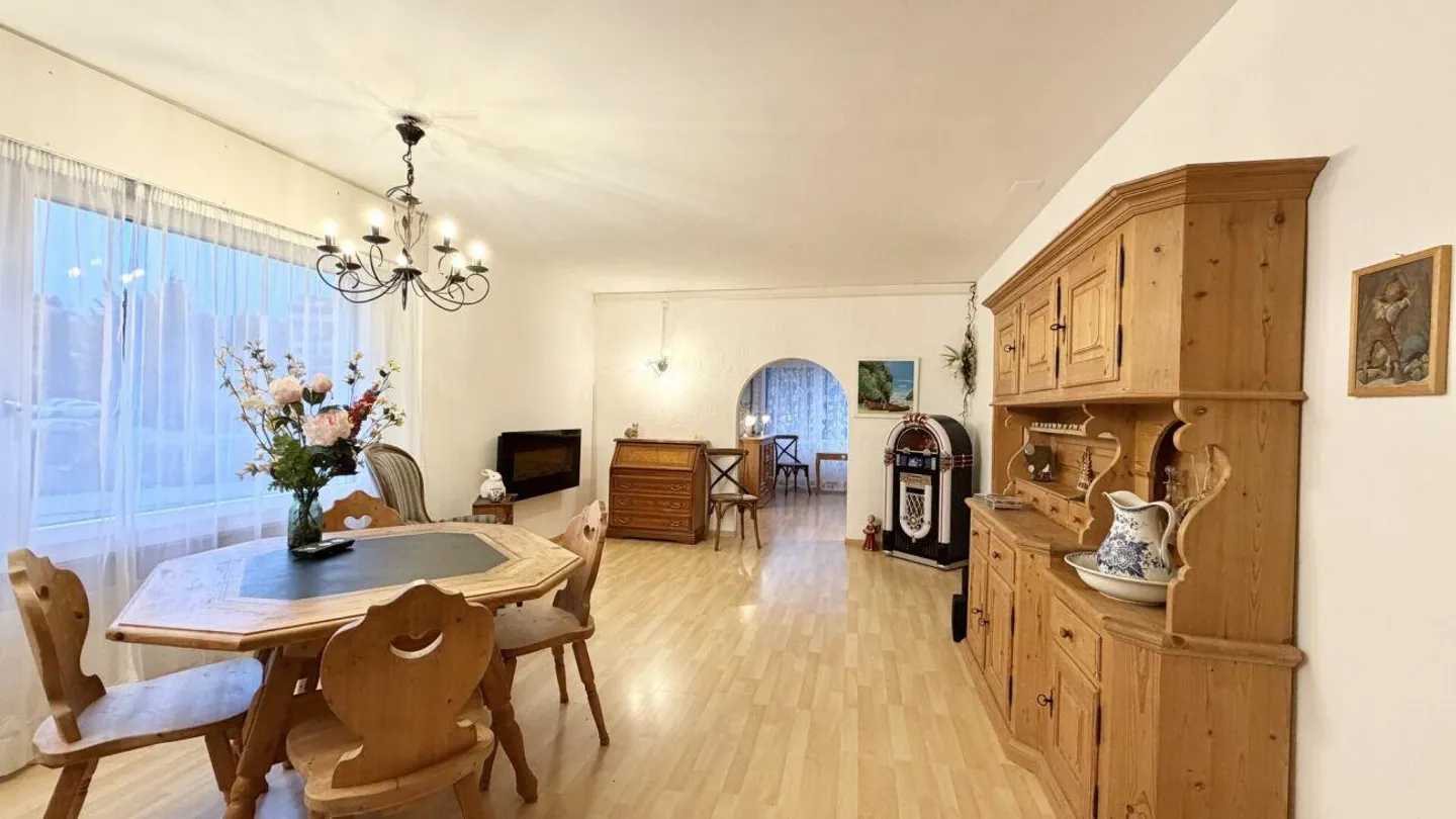 Charming 2.5 Room Apartment in Perfect Location - Photo 1 of 9