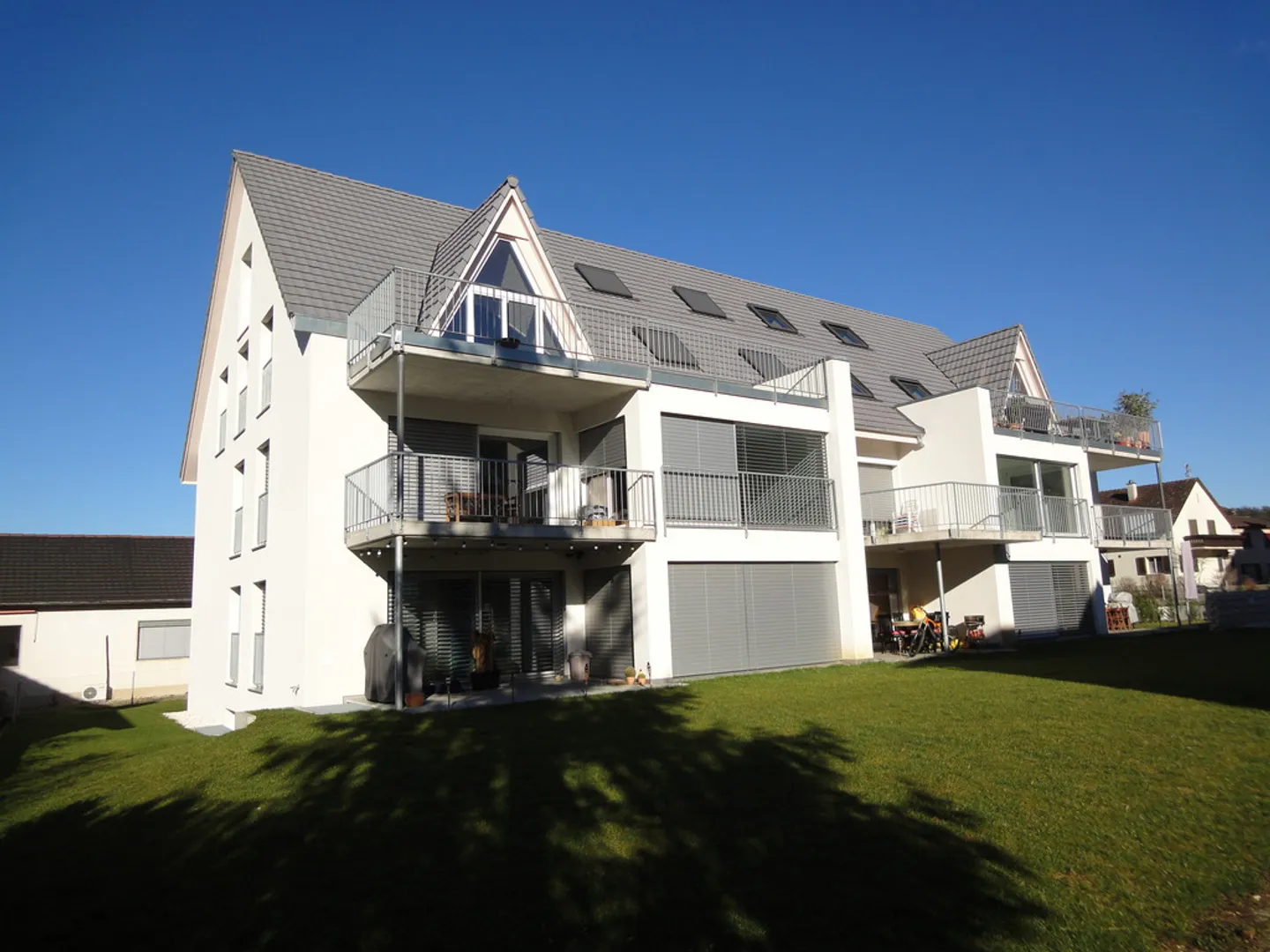 Moderne Wohnung mit grossem Balkon - Foto 1 von 12