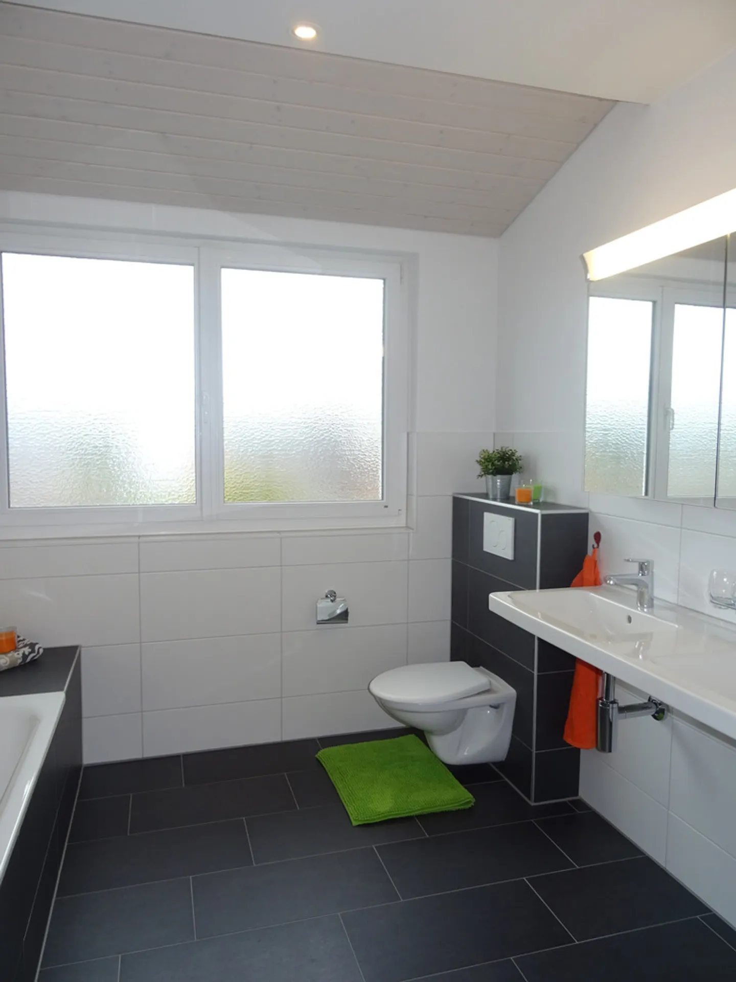 Moderne Wohnung mit grossem Balkon - Foto 5 von 12