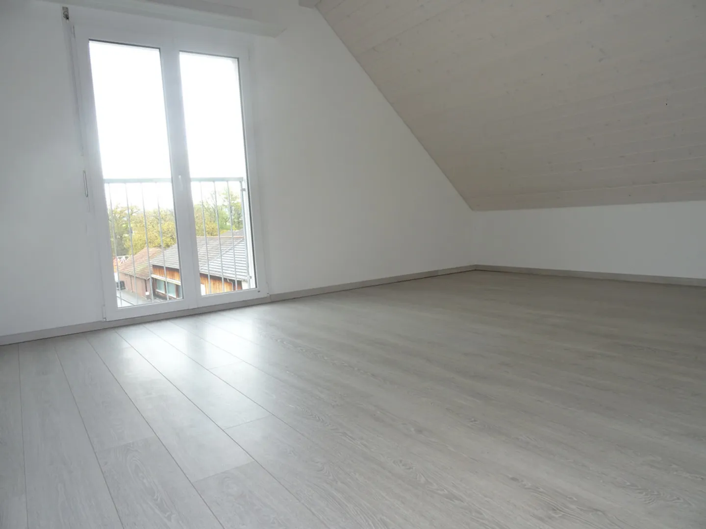 Moderne Wohnung mit grossem Balkon - Foto 8 von 12