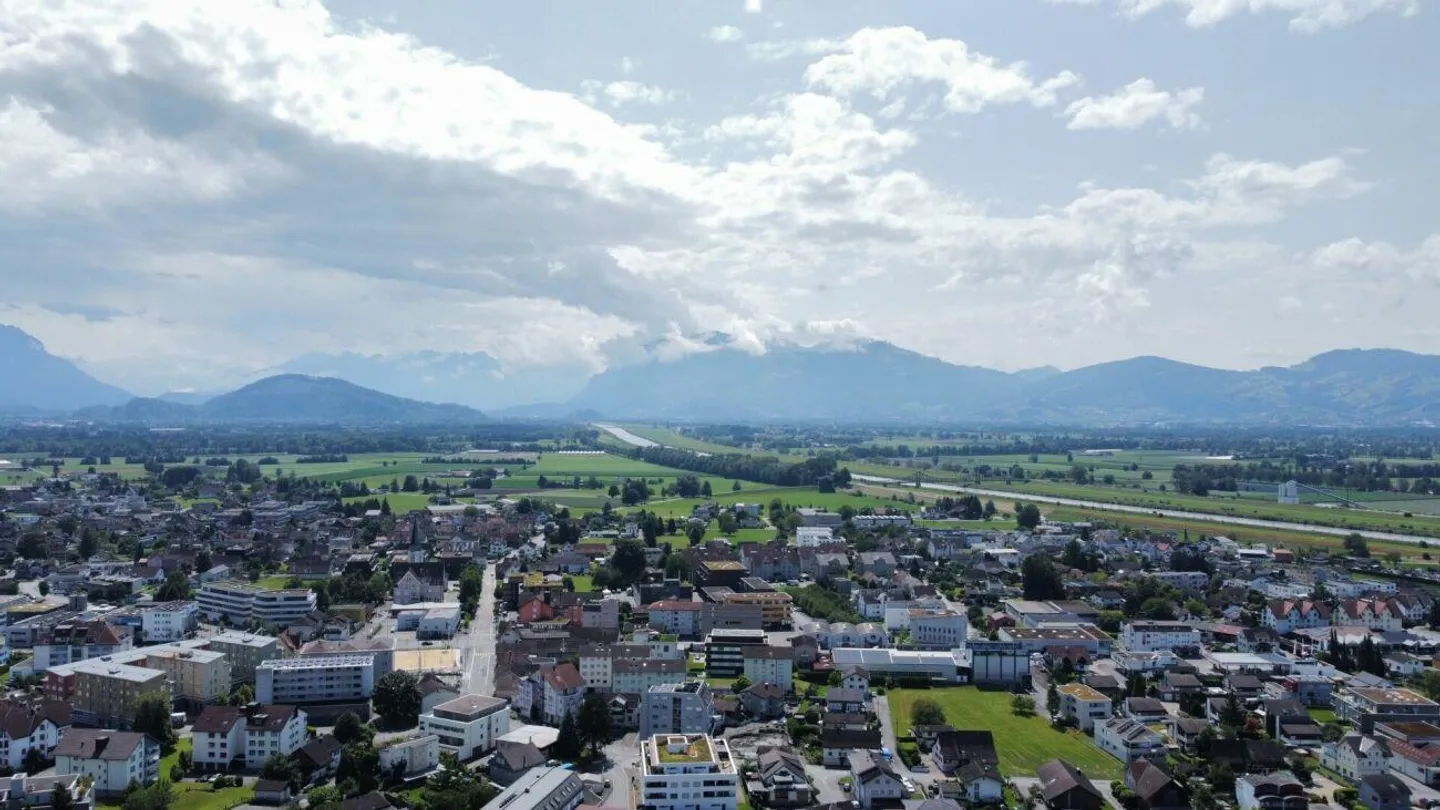 Investimento in nuova costruzione: Edificio multifamiliare completamente affittato con 6 unità abitative e 1 unità commerciale - Foto 1 di 2