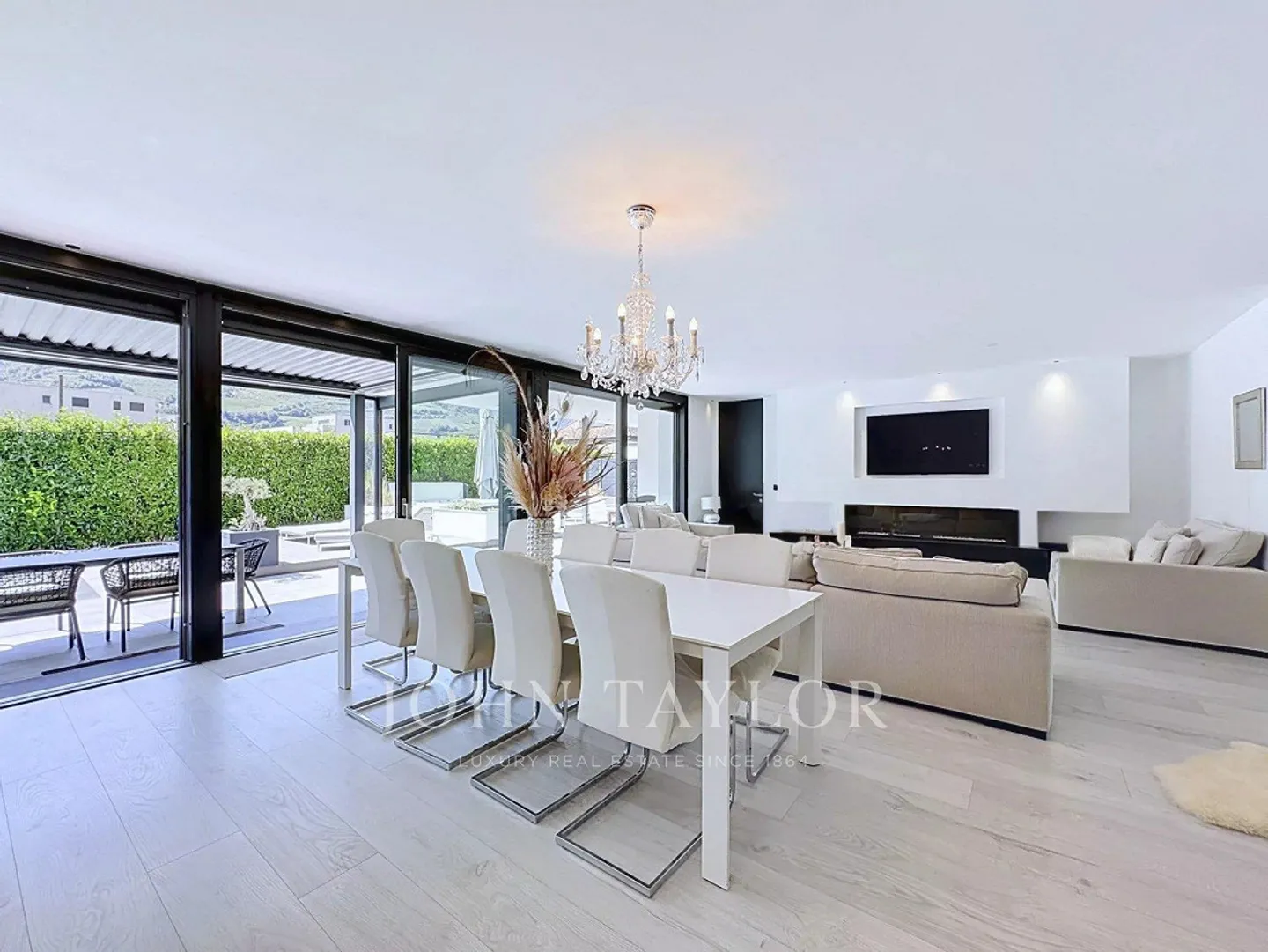 Saxon - Zeitgenössische Villa mit Pool - Foto 2 von 11