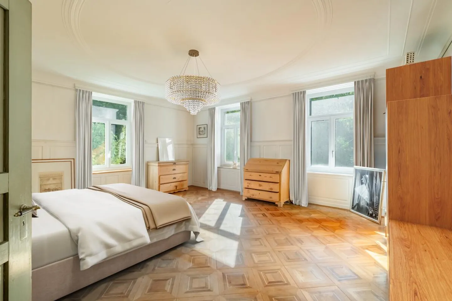 Chur: Repräsentative Villa mit grosser Gartenanlage und Bauland - Foto 3 von 5