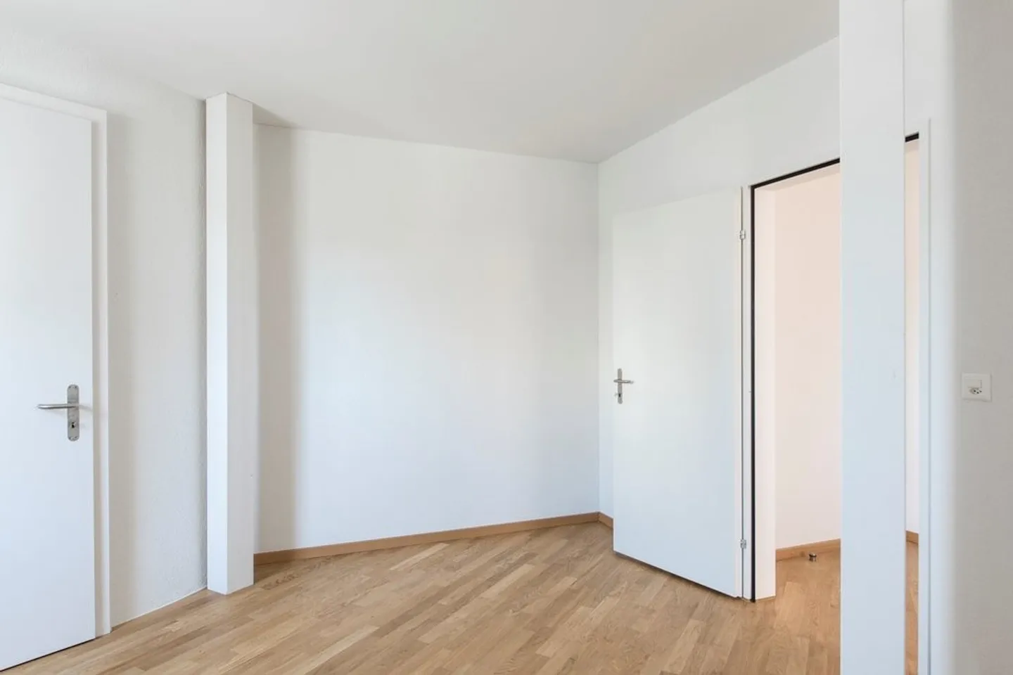 Modern Apartment with Rooftop - Photo 4 of 9