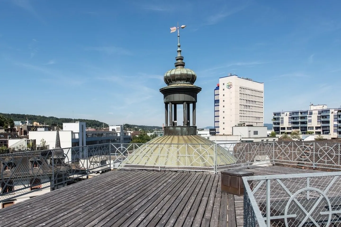 Modern Apartment with Rooftop - Photo 9 of 9
