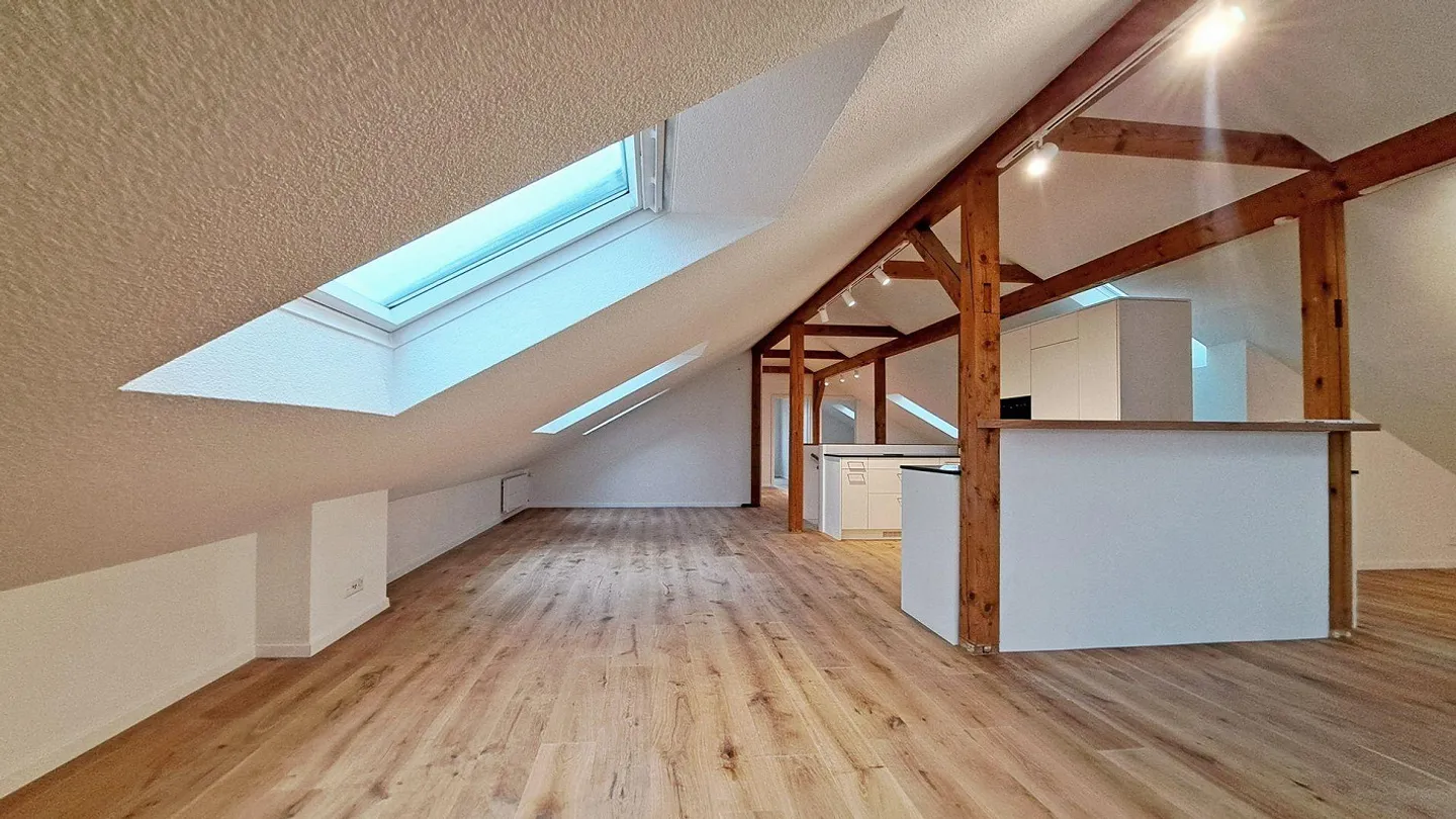 Appartement sous les combles de 3,5 pièces avec tour de lavage privé - Photo 6 sur 13