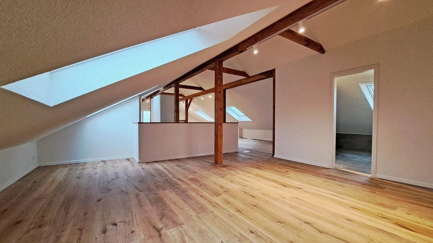 Appartement sous les combles de 3,5 pièces avec tour de lavage privé - Photo 7 sur 13