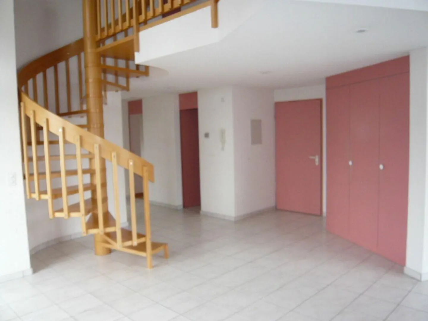 Appartement en penthouse lumineux de 4,5 pièces - Photo 4 sur 11