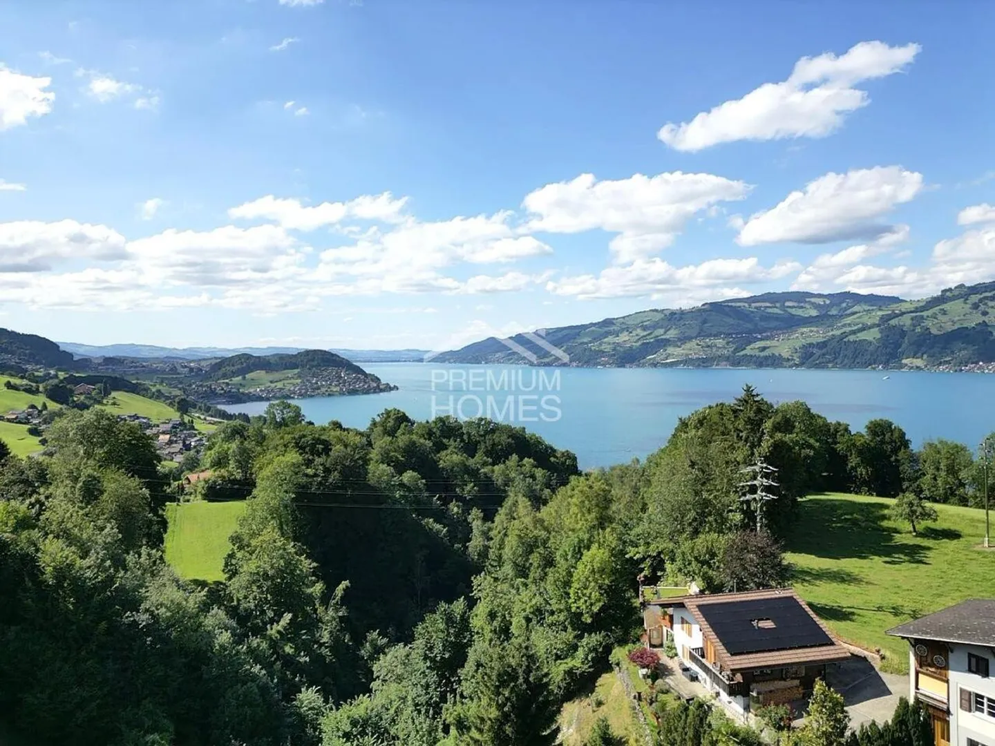 Incantevole Casa Familiare con Vista Lago - Foto 3 di 7