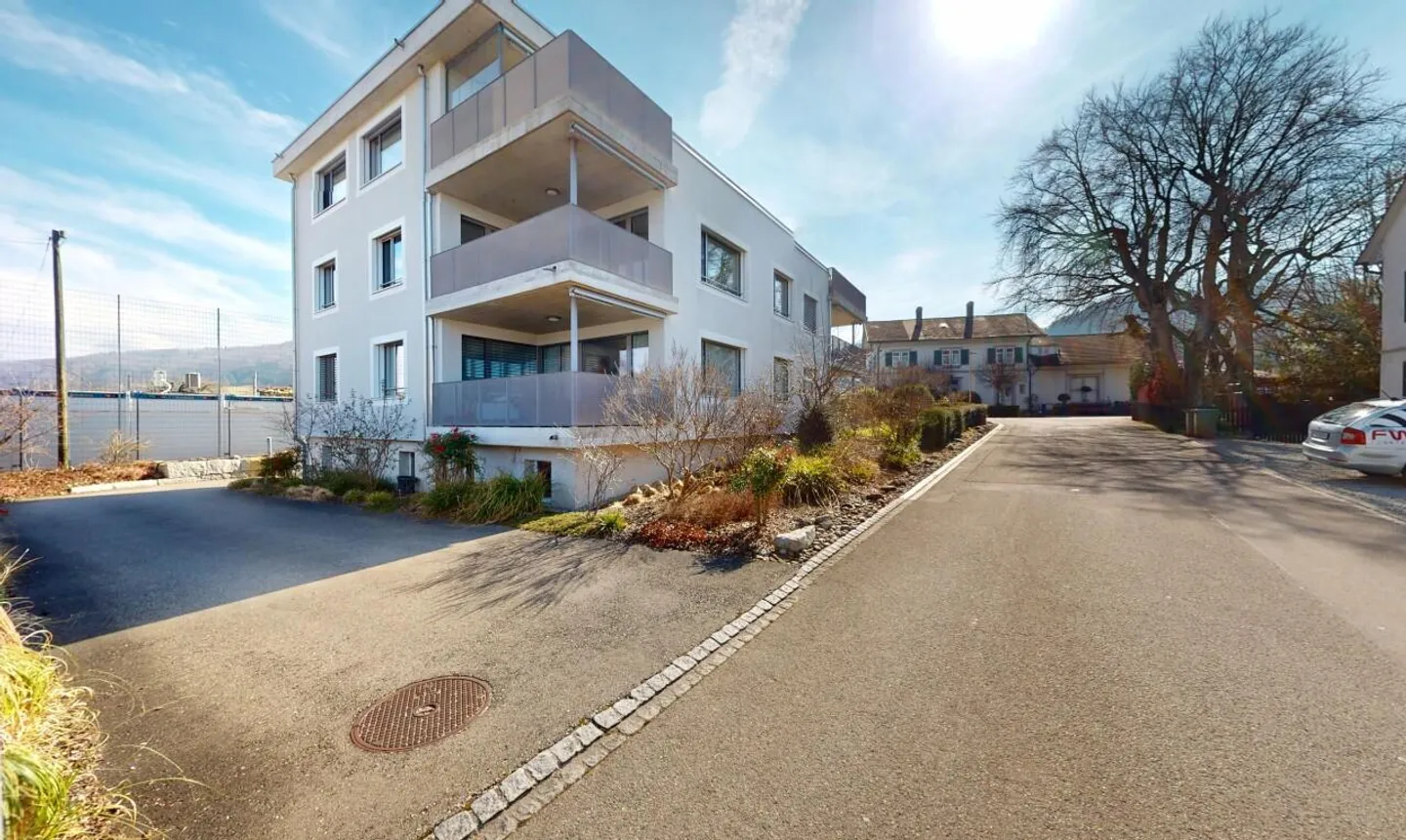 Appartamento 4.5 stanze appena ristrutturato con vista lago e layout accattivante - Foto 3 di 13