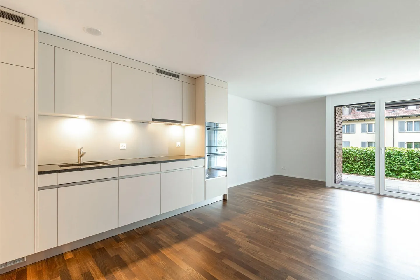 Appartement de jardin moderne 2,5 pièces près du bord du lac - Photo 3 sur 7