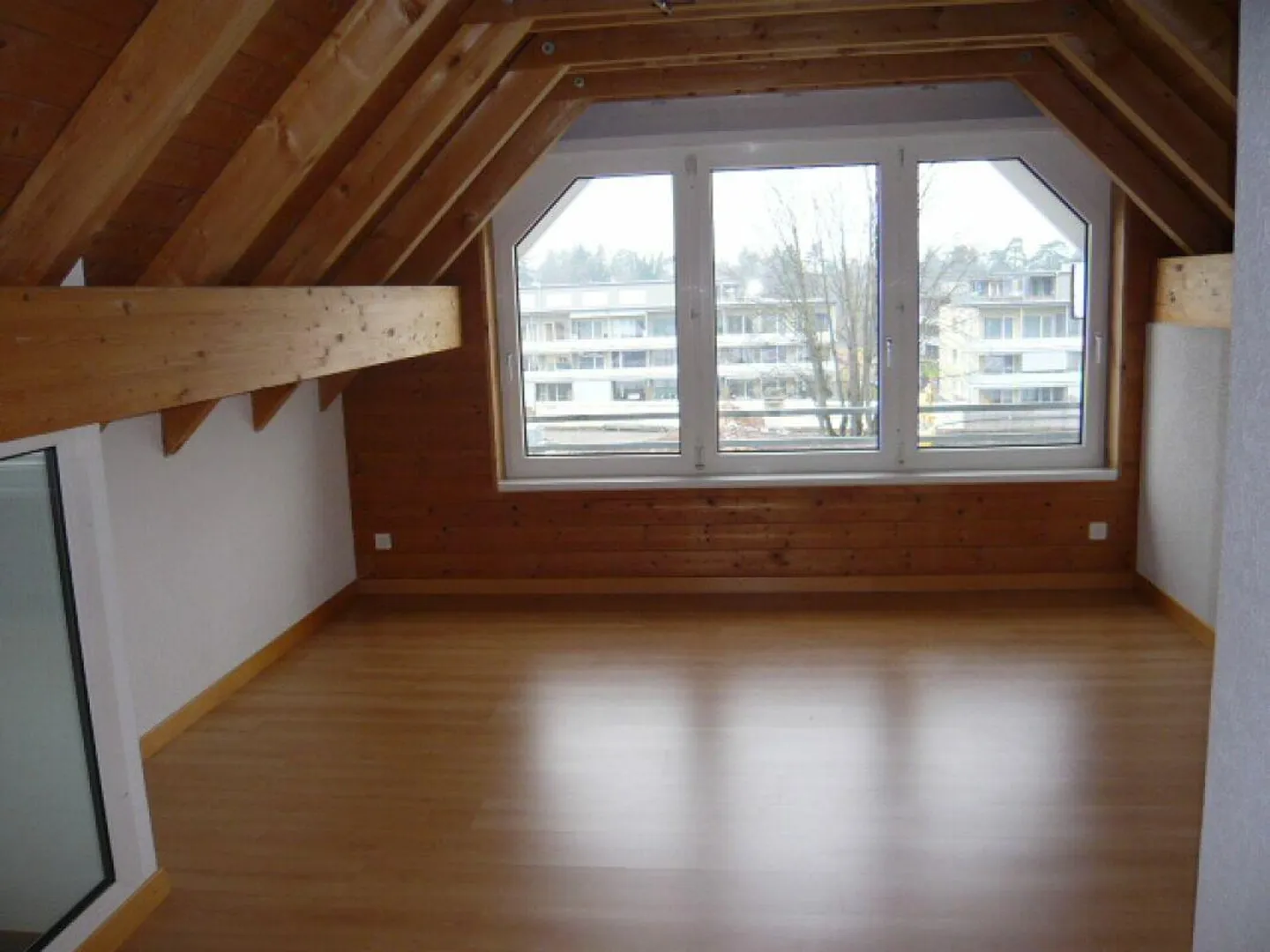 Appartement en penthouse lumineux de 4,5 pièces - Photo 6 sur 11