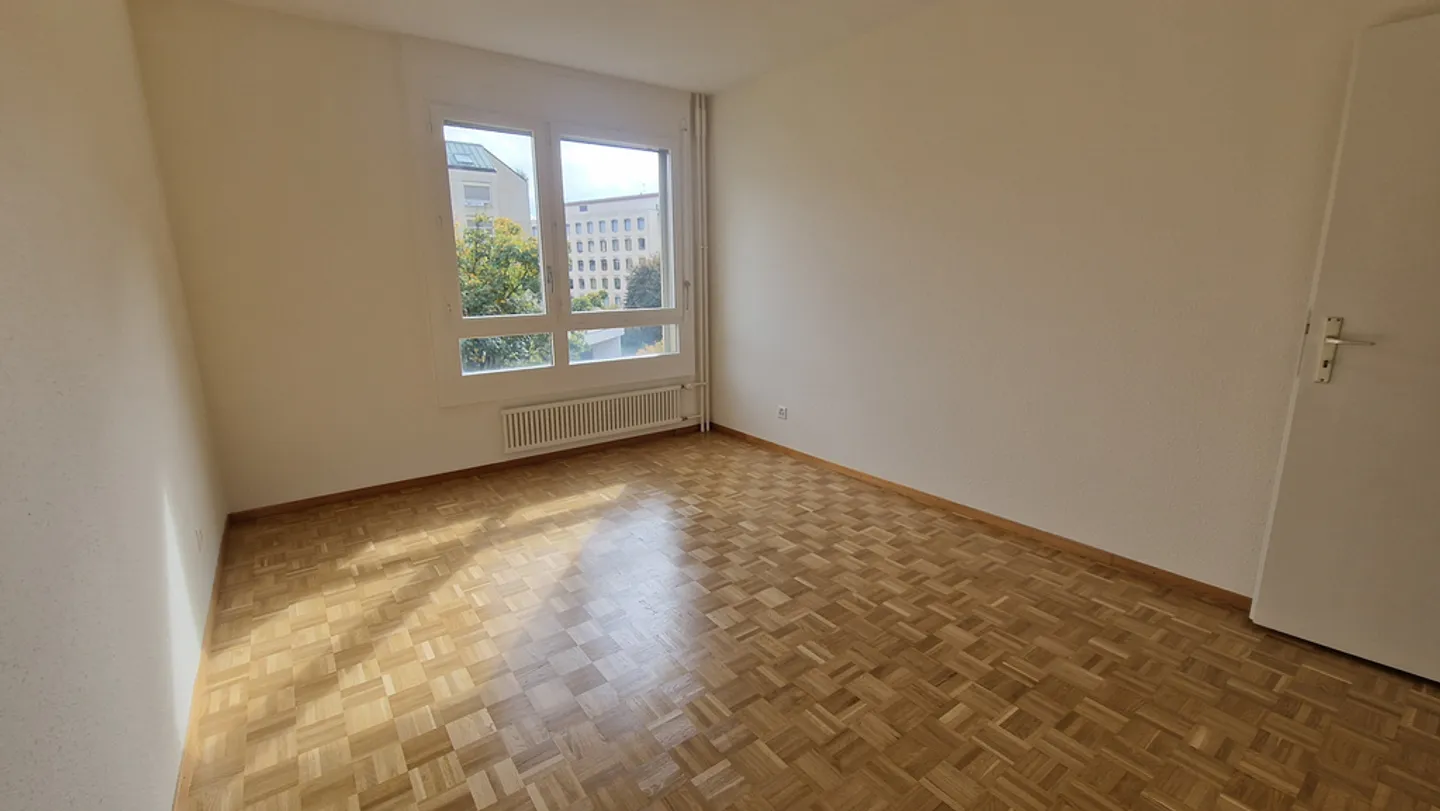 SECHS ZIMMER IN CAROUGE - Foto 5 von 11