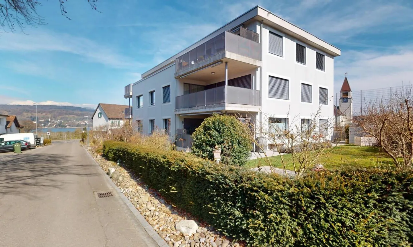 Appartamento 4.5 stanze appena ristrutturato con vista lago e layout accattivante - Foto 2 di 13