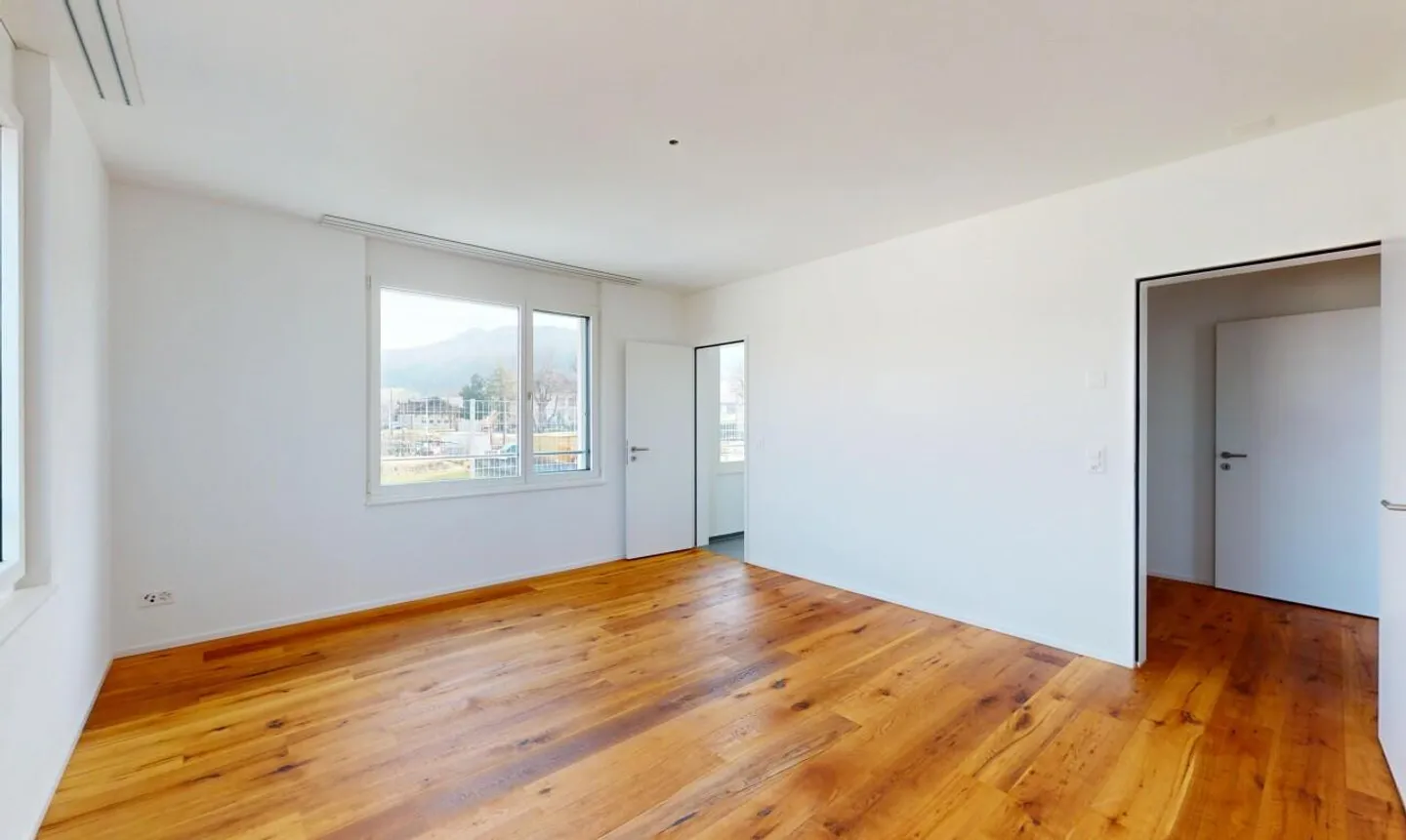 Appartamento 4.5 stanze appena ristrutturato con vista lago e layout accattivante - Foto 7 di 13