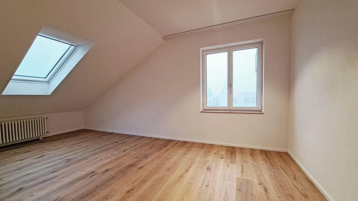 Appartement sous les combles de 3,5 pièces avec tour de lavage privé - Photo 10 sur 13